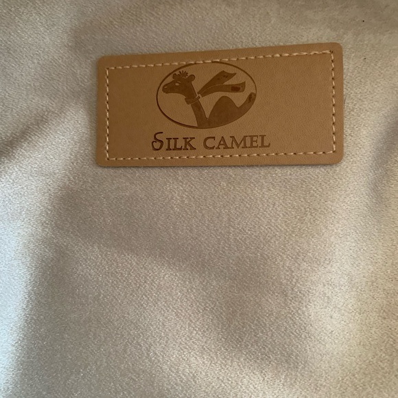 NOT FOR SALE Silk camel tote - Picture 3 of 3